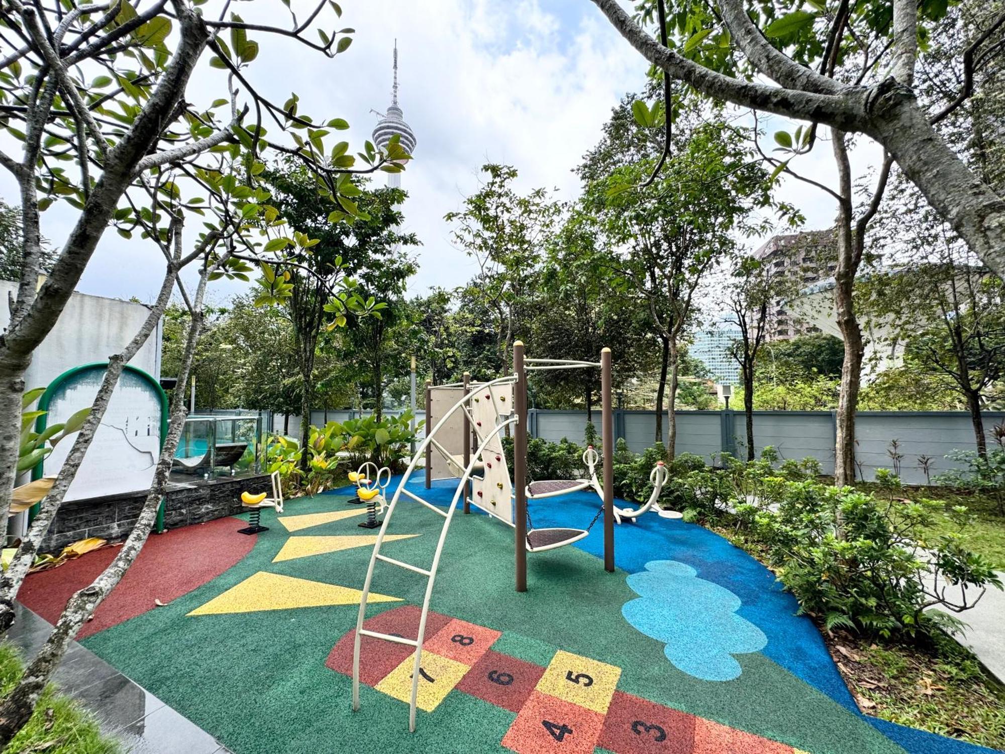 8 Klcc 5 Minutes To Jalan Alor Street Bukit Bintang Pavilion 10 Pax 3r2b Apartment