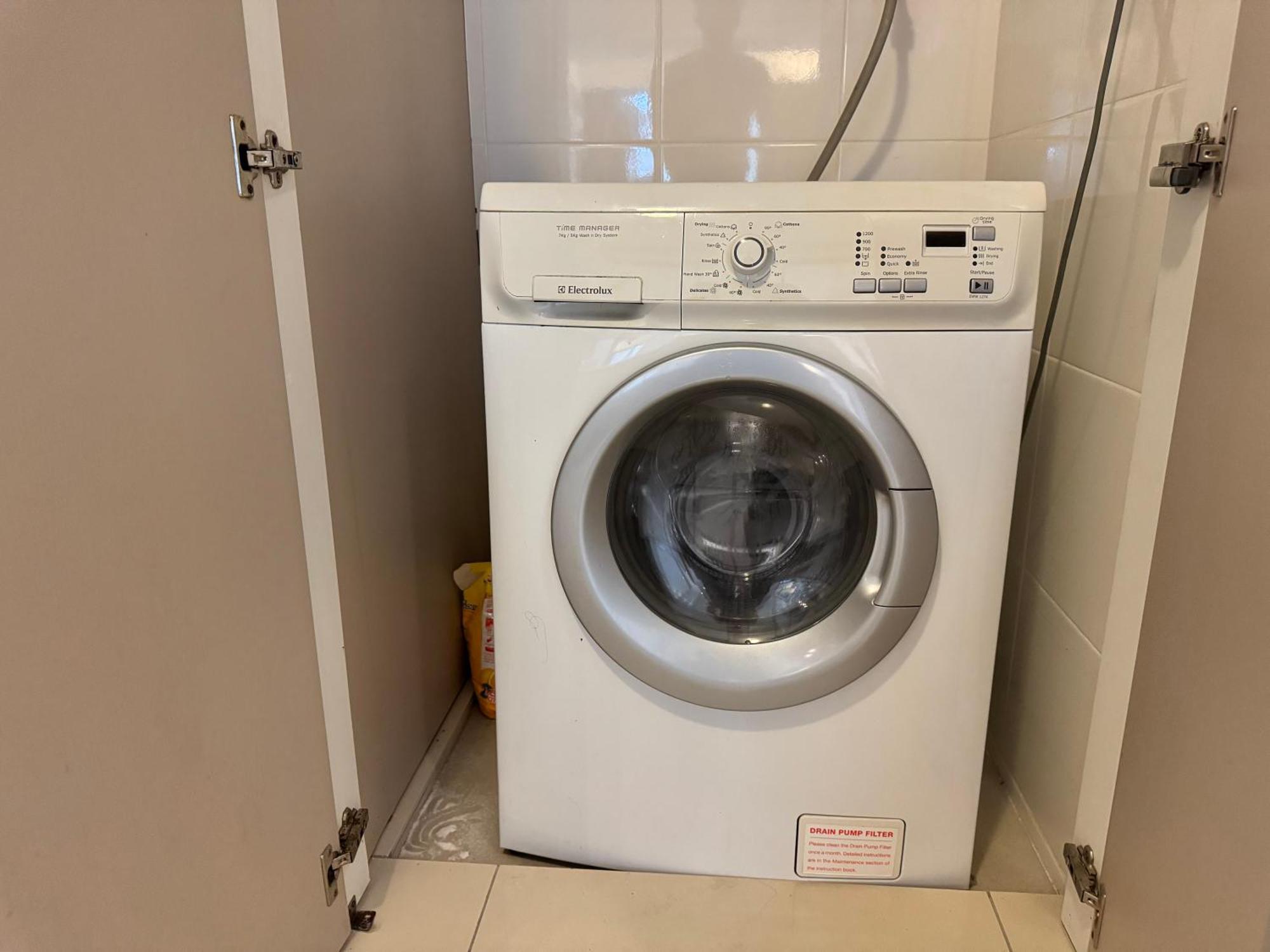 Apartment 8 Klcc 5 Minutes To Jalan Alor Street Bukit Bintang Pavilion 10 Pax 3r2b *