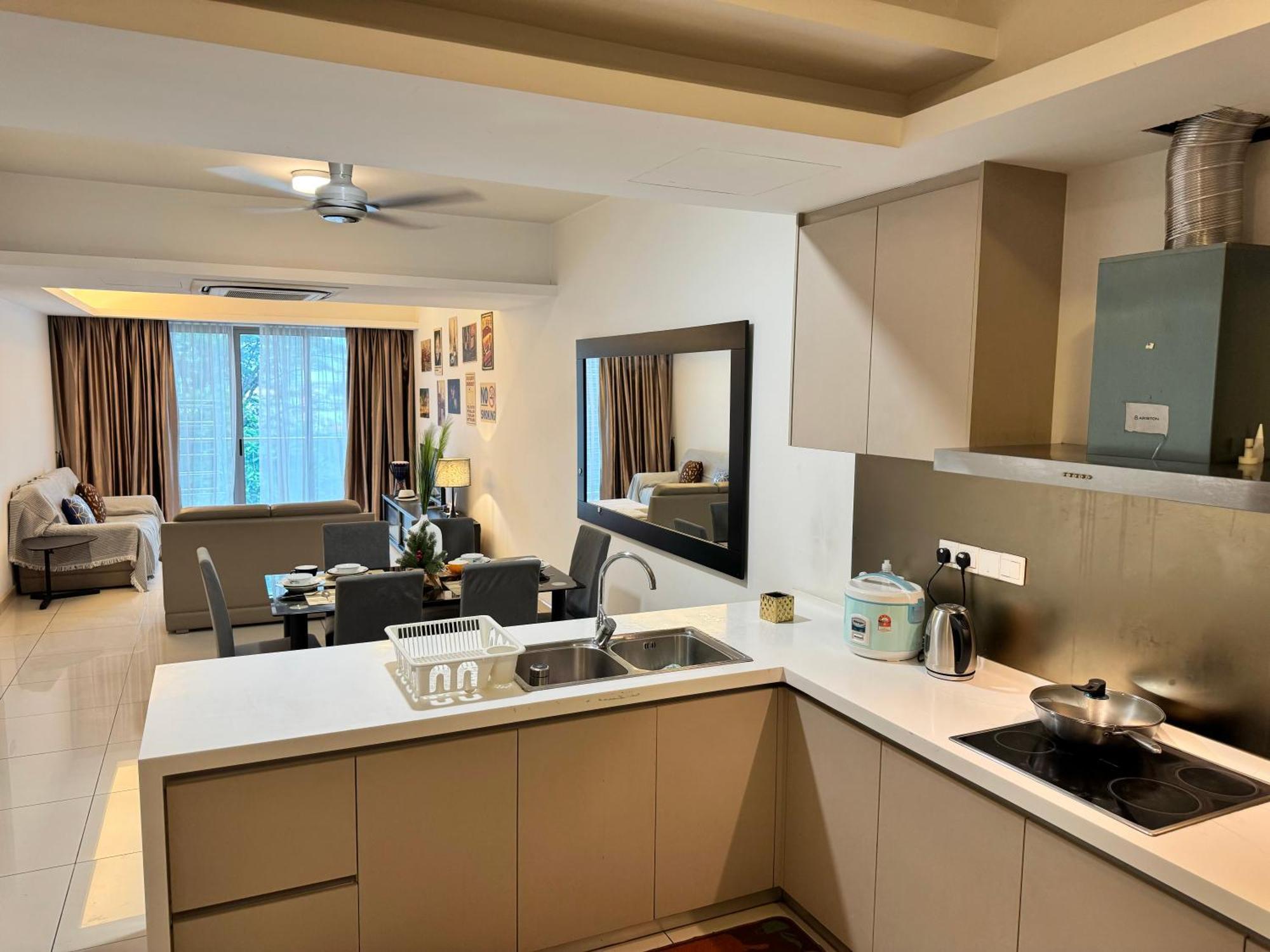 8 Klcc 5 Minutes To Jalan Alor Street Bukit Bintang Pavilion 10 Pax 3r2b Kuala Lumpur